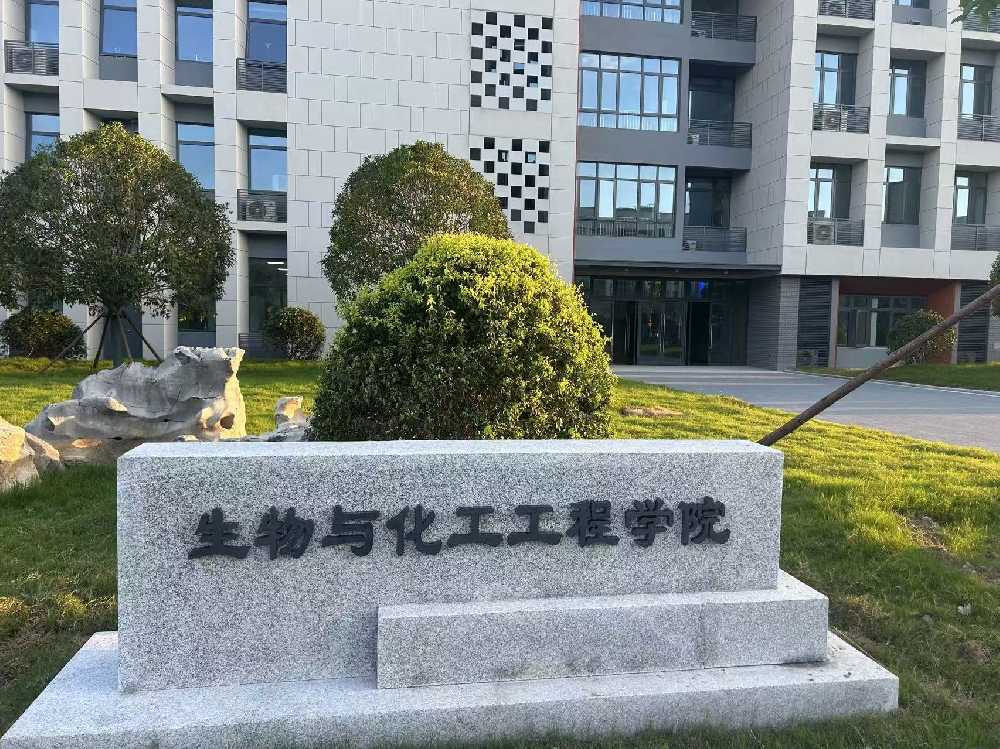 旅顺口区扬州职业大学体育场高杆灯项目